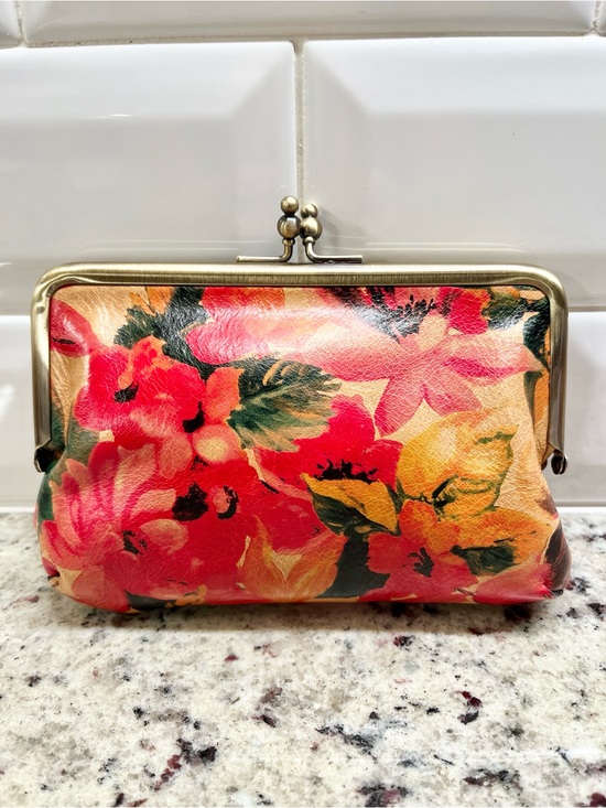 Patricia Nash Handbags - Patricia Nash Floral Kiss Lock Small Clutch NWOT